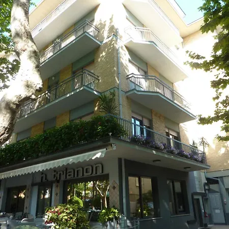 Trianon Hotel 2*