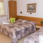 Ξενοδοχείο Trianon 2*