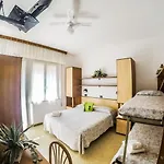 Ξενοδοχείο Trianon 2*