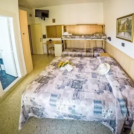 Trianon Отель 2*