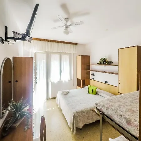 Trianon Hotell 2*