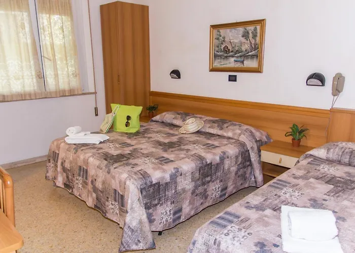 Отель Trianon 2*