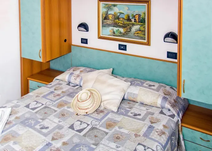 Отель Trianon 2*