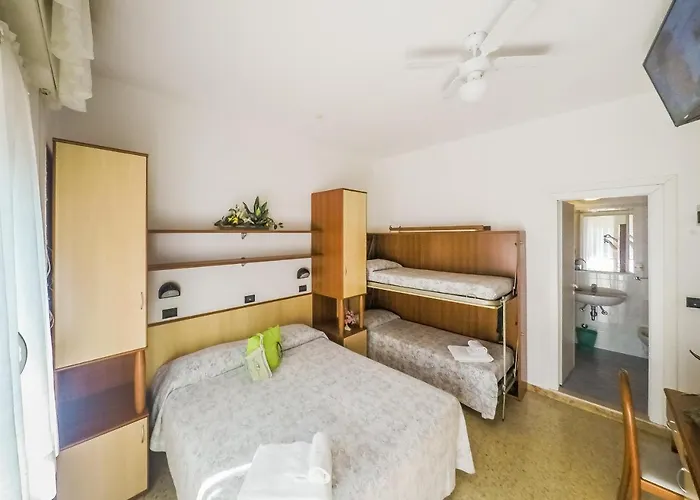 Trianon Отель 2*