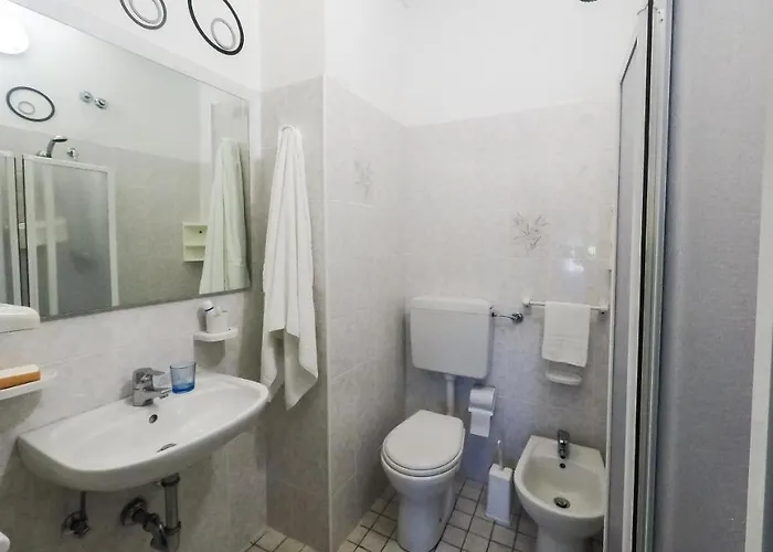 Отель Trianon 2*